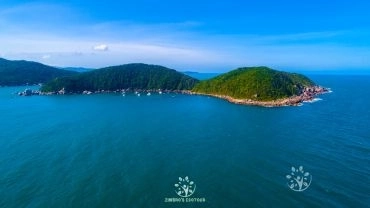 PASSEIO DE BARCO BOMBINHAS X ILHA DO MACUCO 